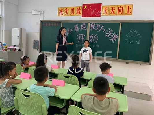  如何挑選滿意的學(xué)生課桌椅？